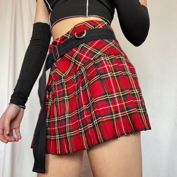 Red plaid skirt - Picture 3 of 3